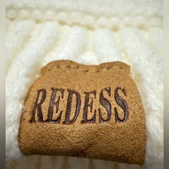 Redess Creamy white (ivory) Knit Beanie Hat with Faux Fur Pom – Soft & Cozy - Picture 4 of 15